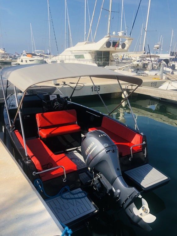 Nuva Yachts 6 | Black Panther