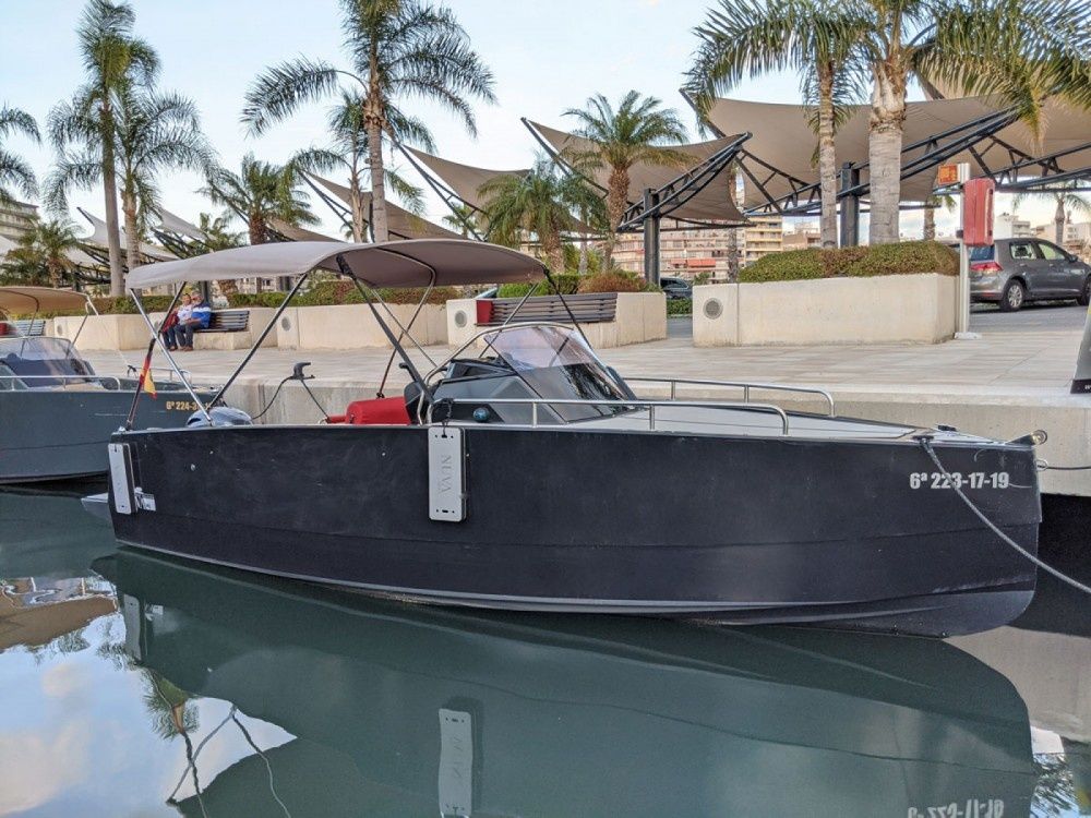 Nuva Yachts 6 | Black Panther