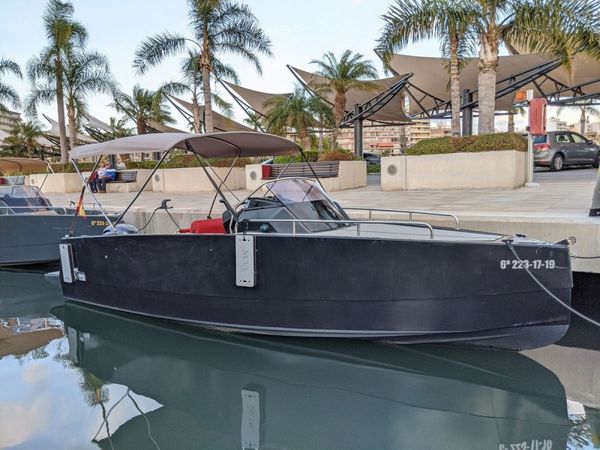 Nuva Yachts 6 | Black Panther