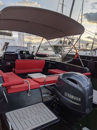 Nuva Yachts 6 | Black Panther