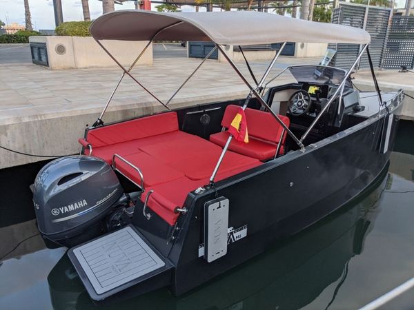 Nuva Yachts 6 | Black Panther