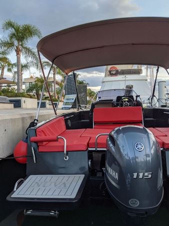 Nuva Yachts 6 | Black Panther