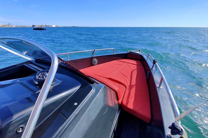 Nuva Yachts M6 | Deadpool