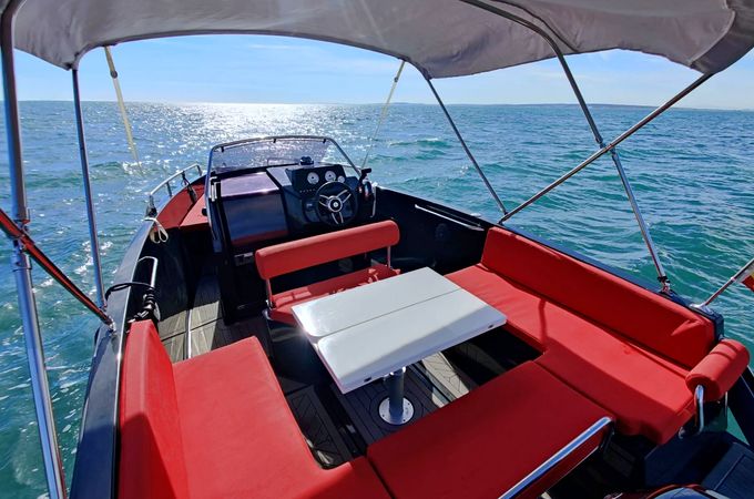 Nuva Yachts M6 | Deadpool