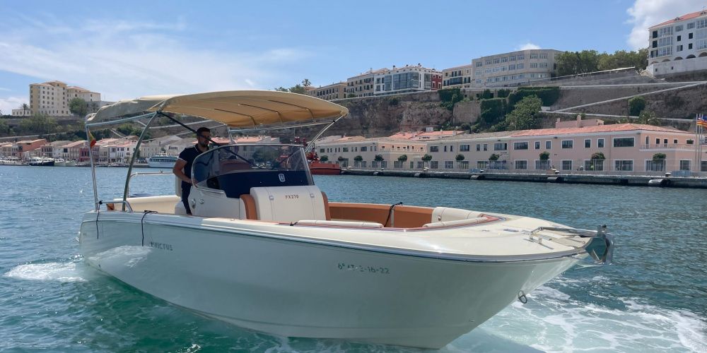 Invictus 240 | Menorcamar 11