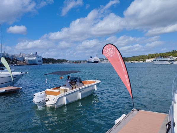 Invictus 240 | Menorcamar 11