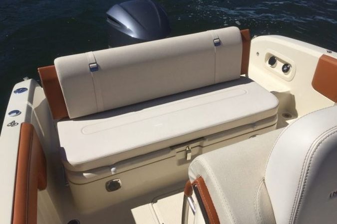 Invictus 240 | L Mar