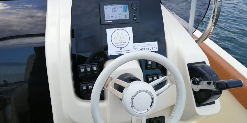 Invictus 240 | L Mar