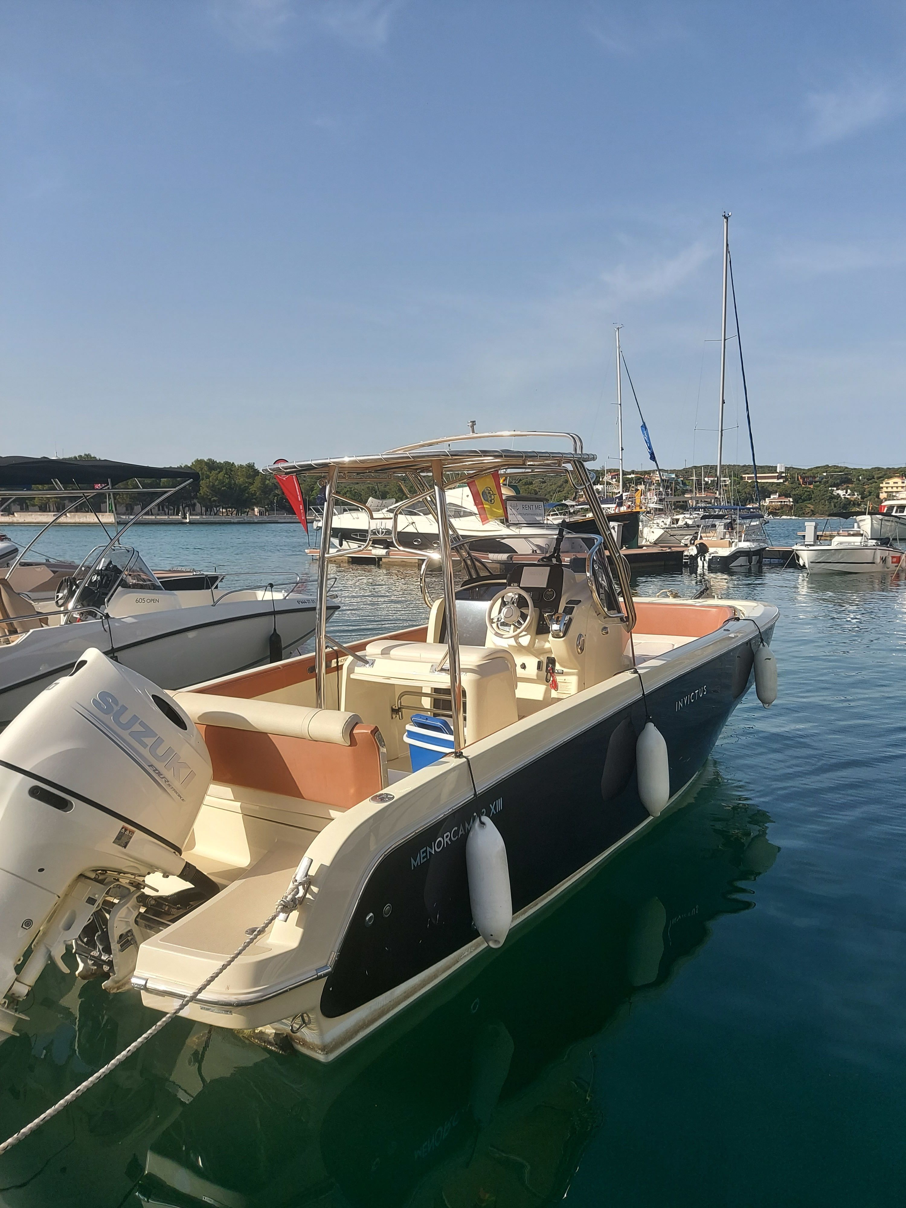 Invictus 240 | L Mar