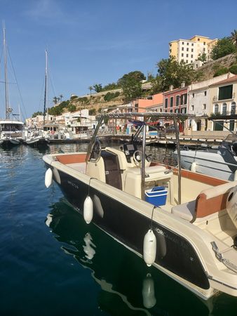Invictus 240 | L Mar