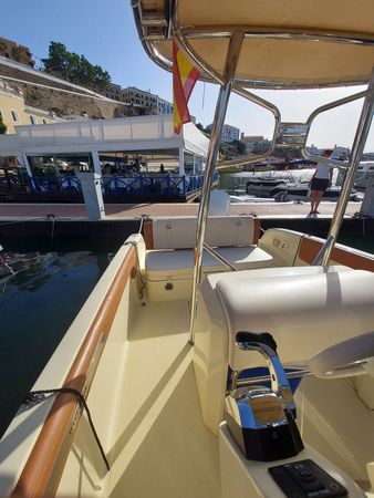 Invictus 240 | L Mar