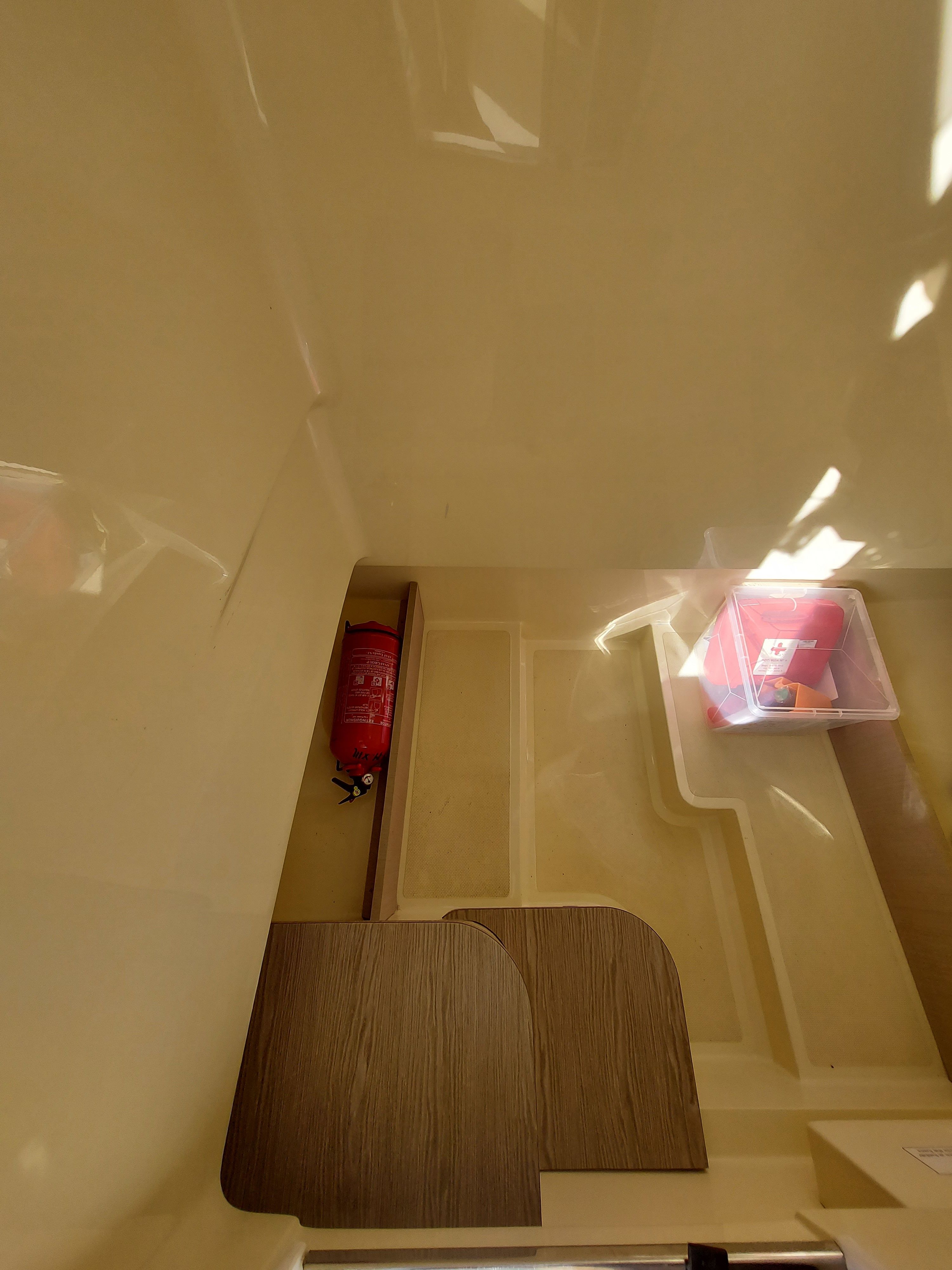 Invictus 240 | L Mar