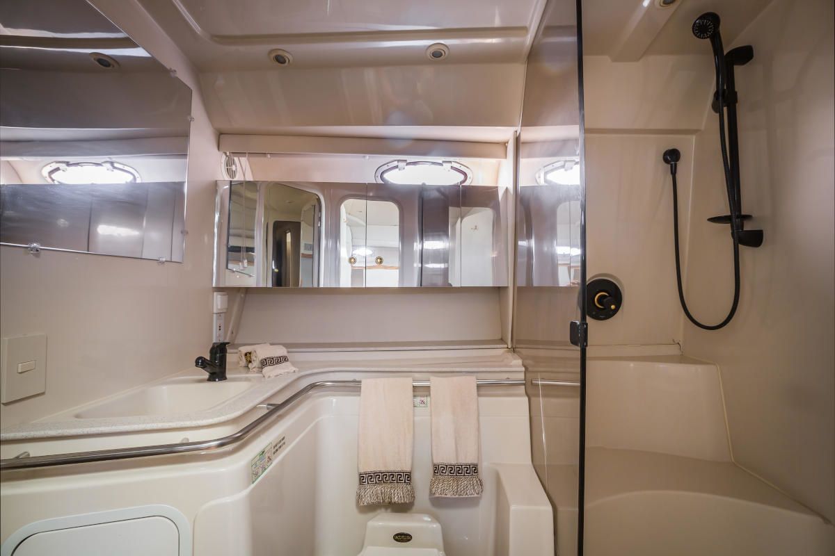 Cruiser Yachts 44.5 | Gaps