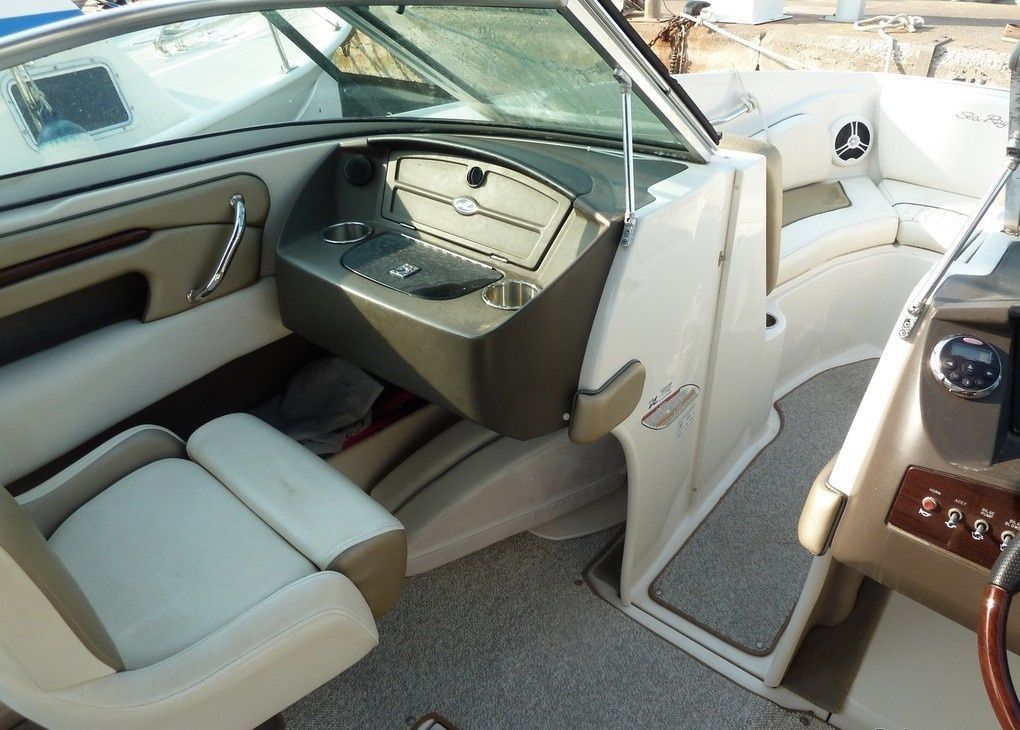 Sea Ray 230 Select | Kakahuete