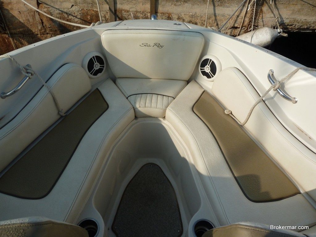 Sea Ray 230 Select | Kakahuete