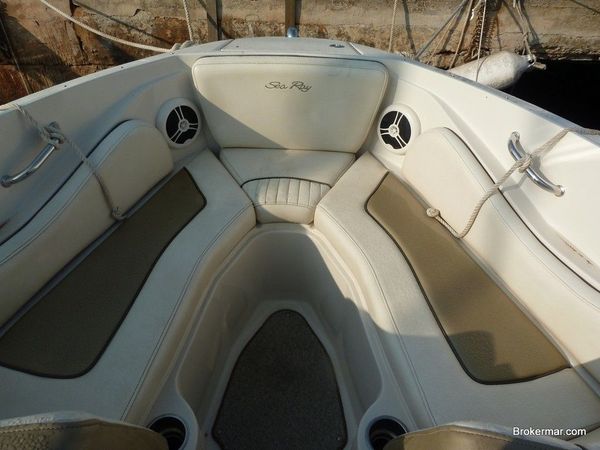 Sea Ray 230 Select | Kakahuete