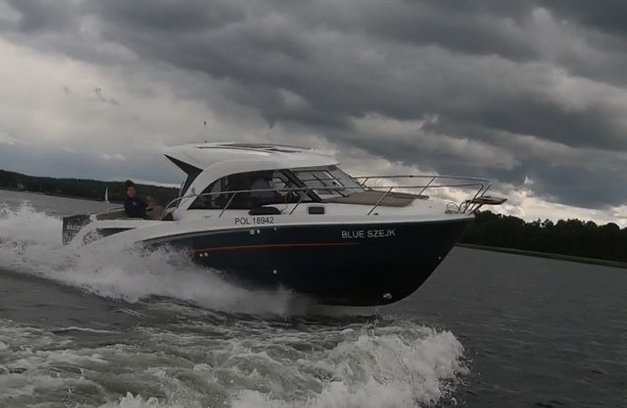 Beneteau Antares 8 | Blue Szejk