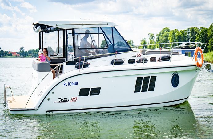 Stillo 30 | Maly Lew