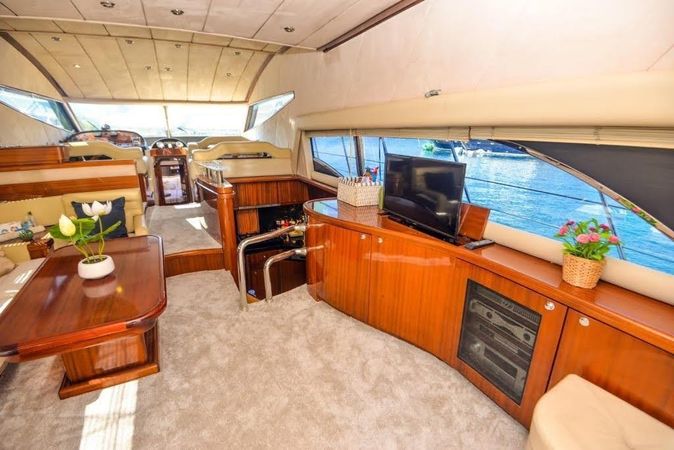 Mengi Yay Leomar 59 | White Blue