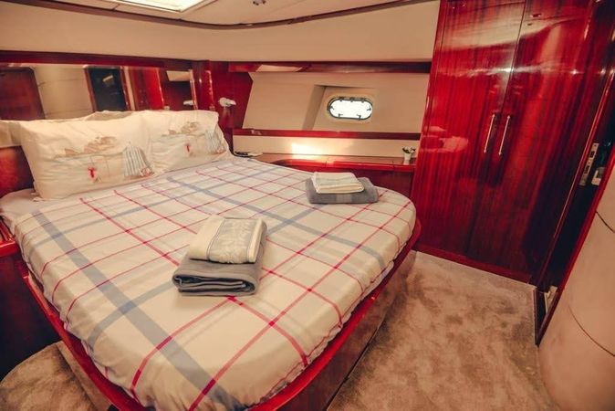 Mengi Yay Leomar 59 | White Blue