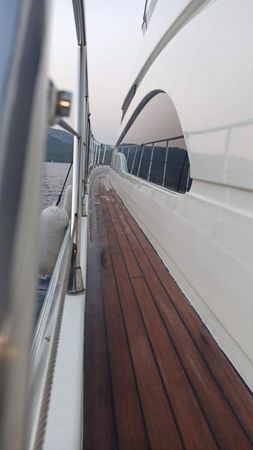 Mengi Yay Leomar 59 | White Blue