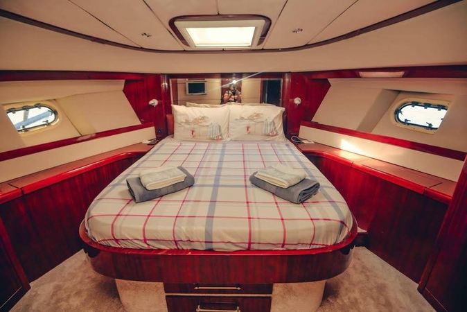 Mengi Yay Leomar 59 | White Blue