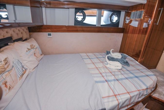 Mengi Yay Leomar 59 | White Blue