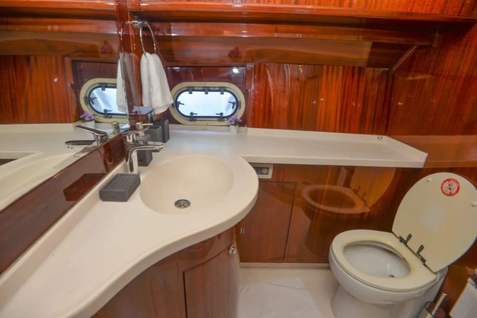 Mengi Yay Leomar 59 | White Blue