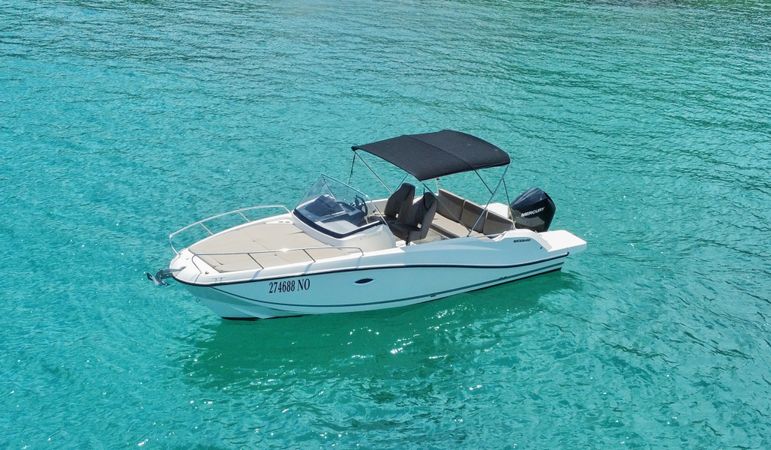 Quicksilver 675 Activ | Sundeck