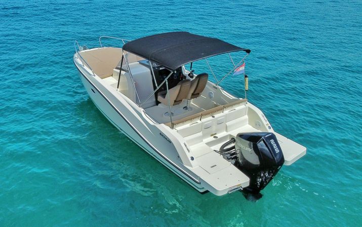 Quicksilver 675 Activ | Sundeck