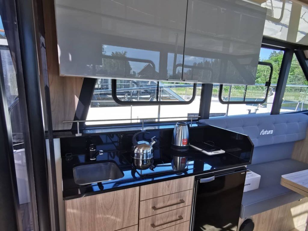 Cobra Yachts 40 | VIP Disco