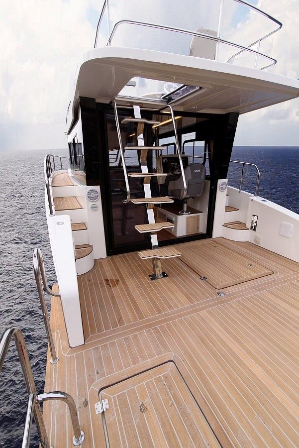Cobra Yachts 40 | Carmelia 3