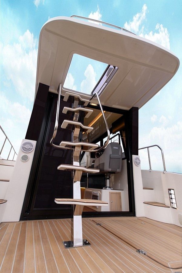 Cobra Yachts 40 | Carmelia 3