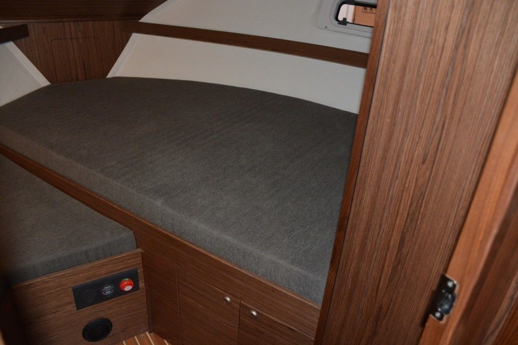 Nautika 1000 | Czarny Piotrus