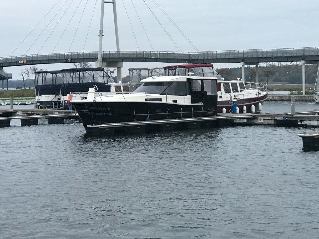 Nautika 1000 | Czarny Piotrus