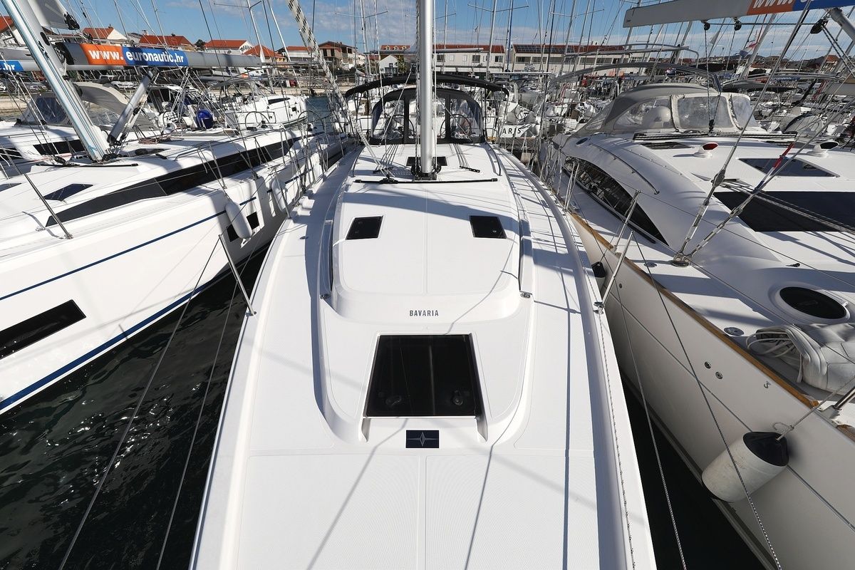 Bavaria C42 | SeaTime