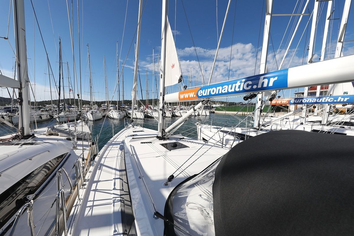 Bavaria C42 | SeaTime