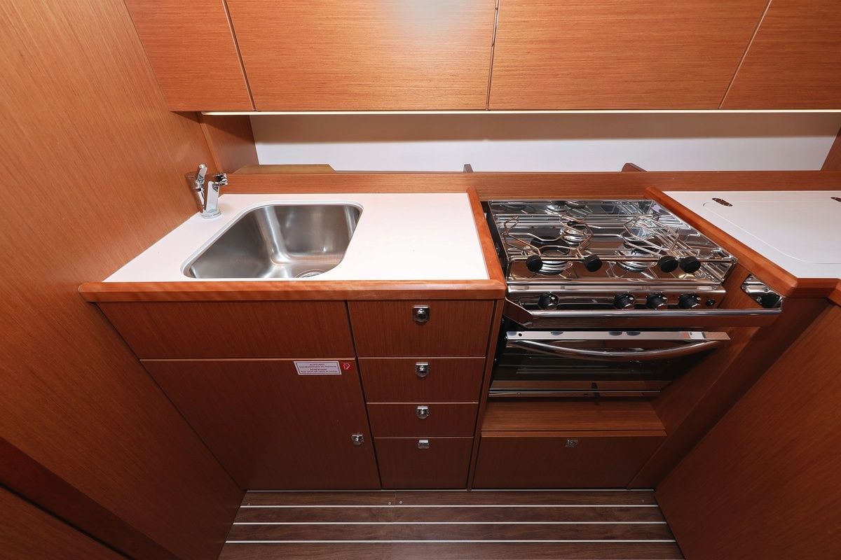 Bavaria C42 | SeaTime