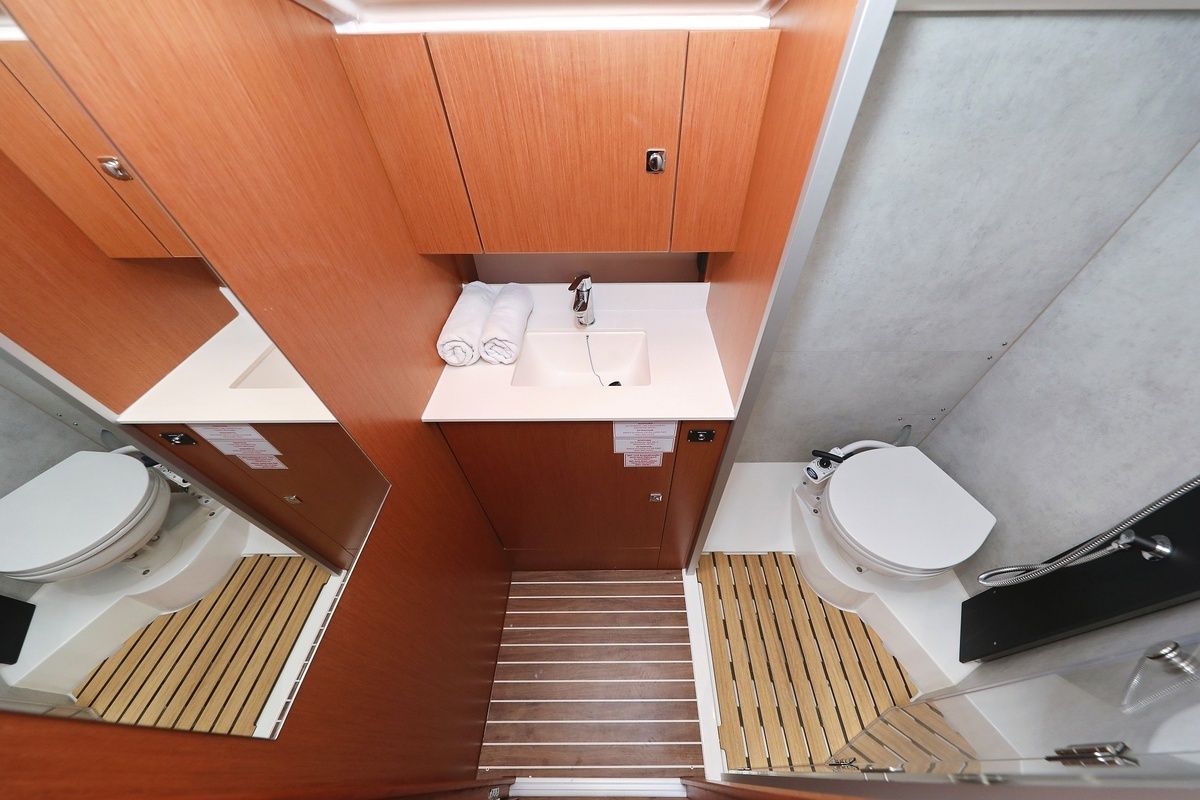 Bavaria C42 | SeaTime