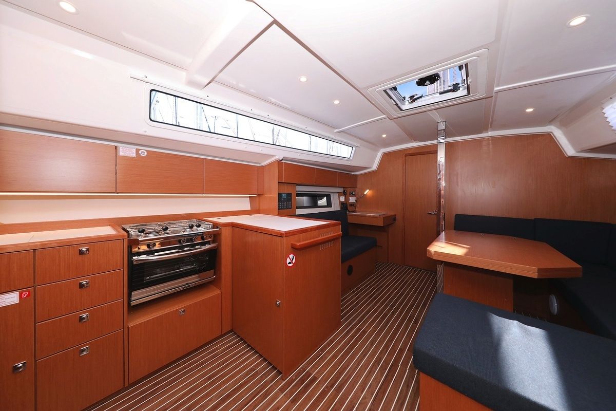 Bavaria C42 | SeaTime