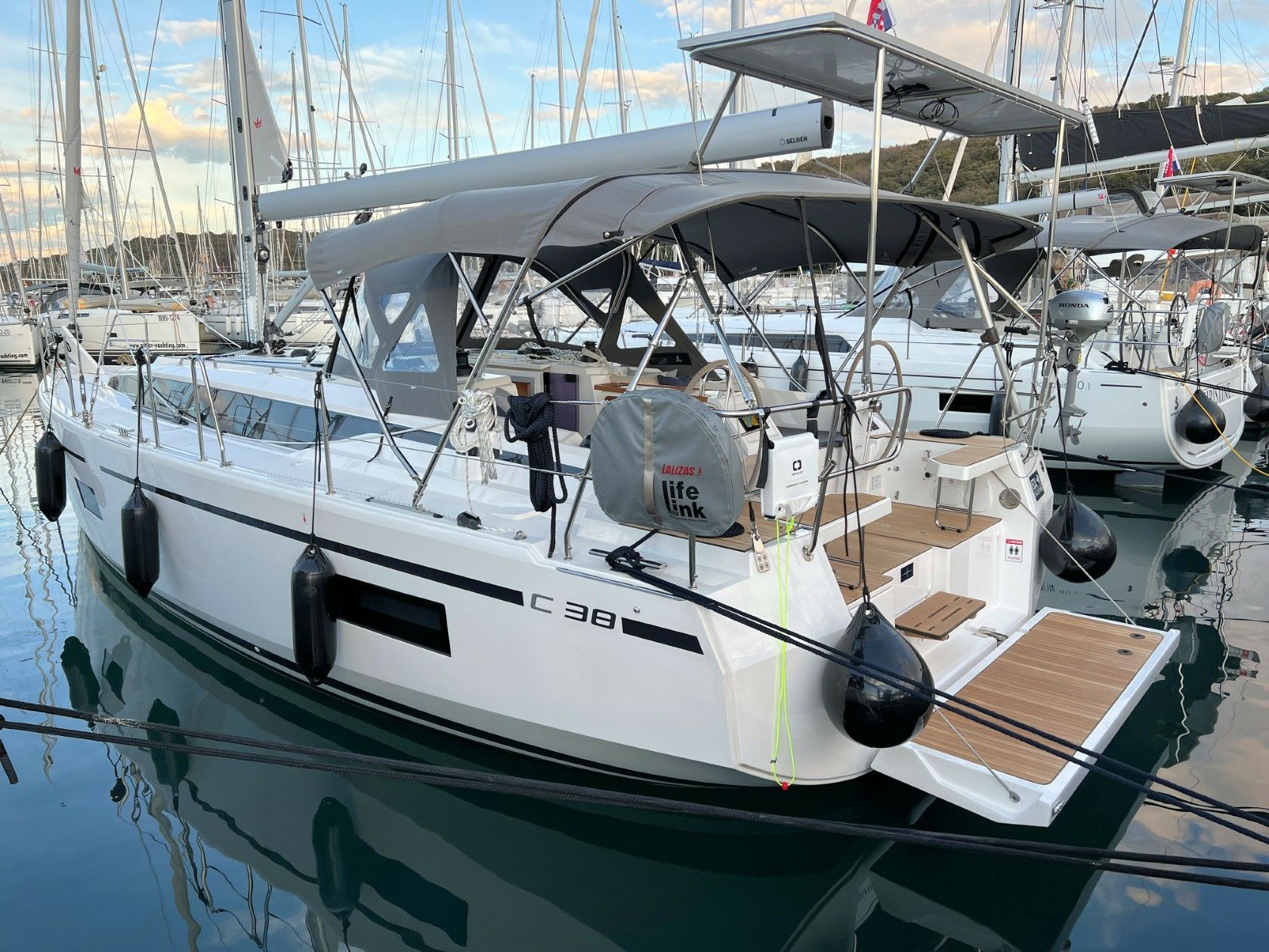 Bavaria C38 | Mala Hana