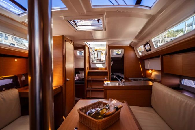 Dufour 360 | Monia