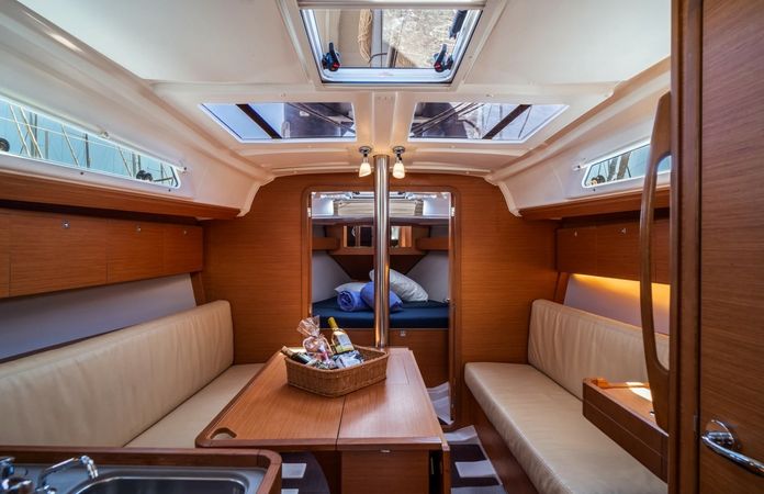 Dufour 360 | Monia