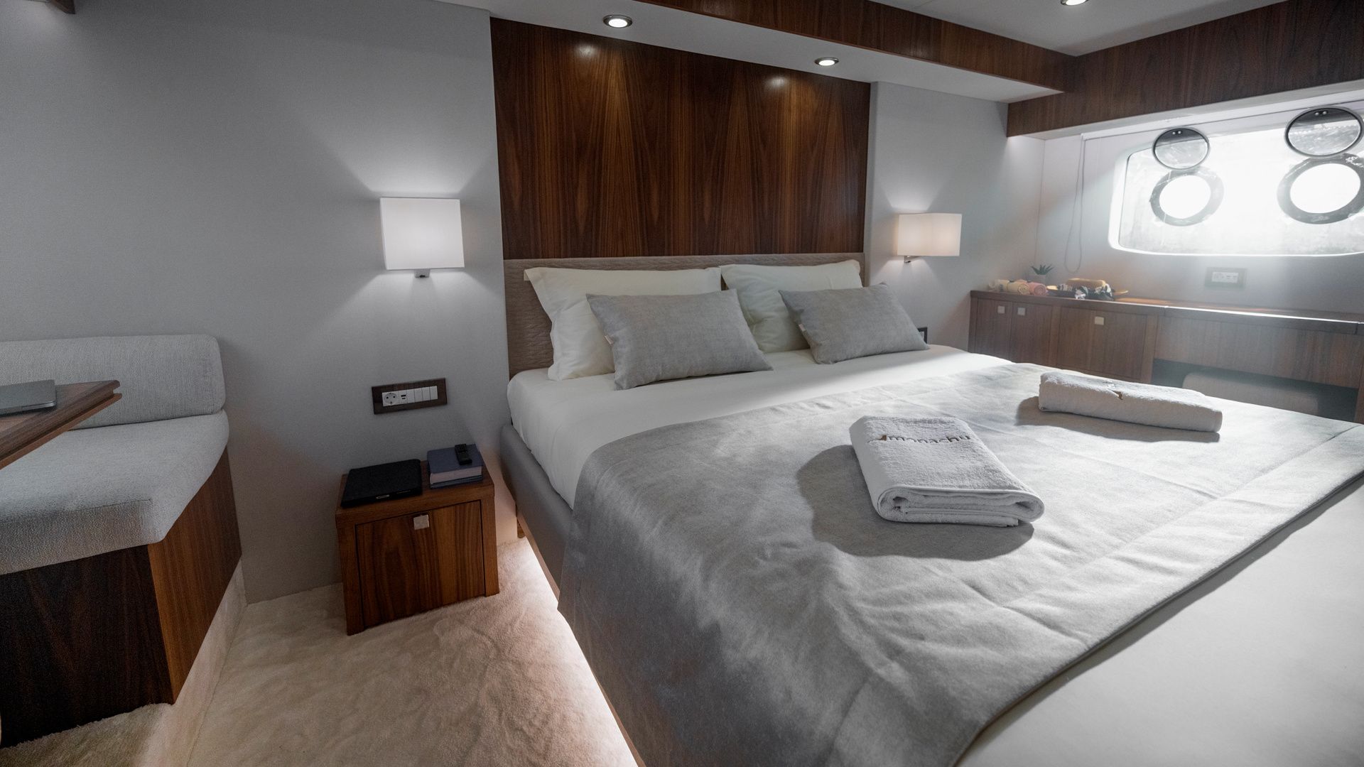 Monachus 70 Fly | Panta Rei