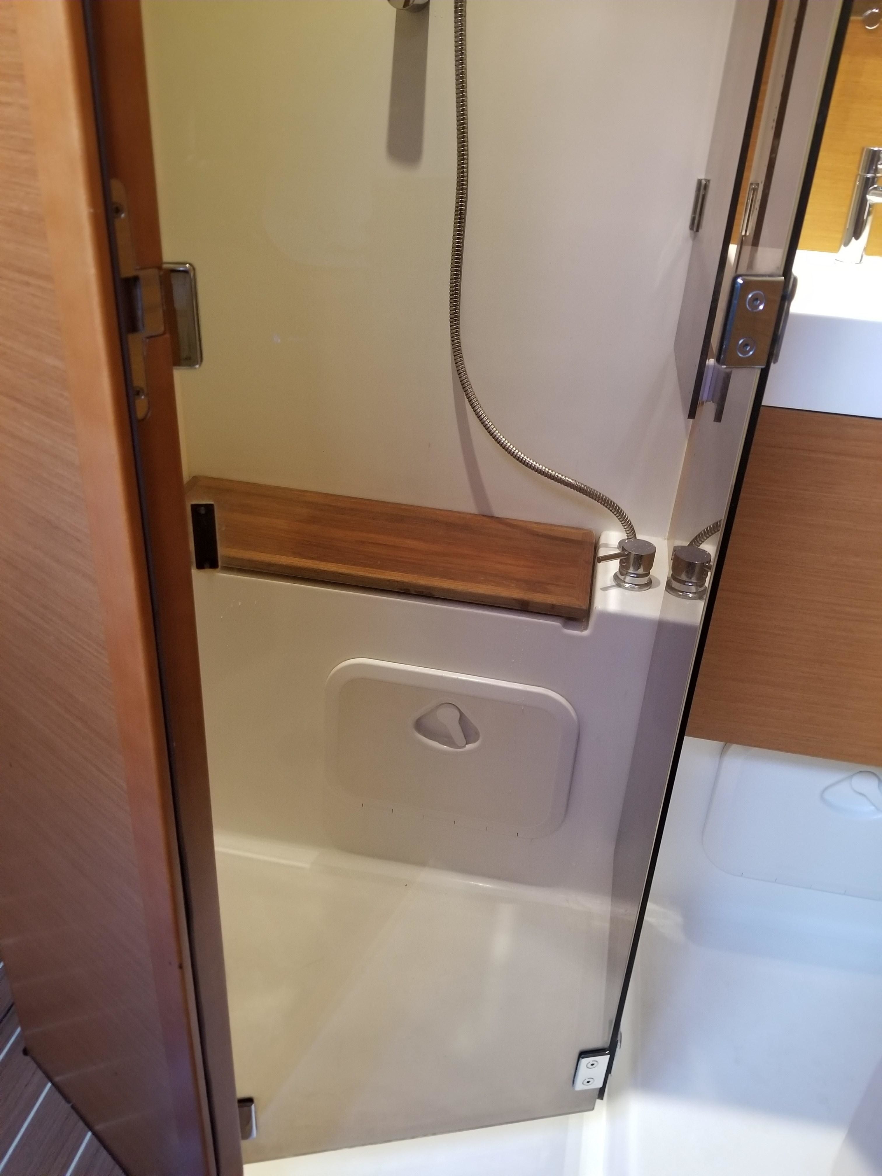 Jeanneau 469 | Silver Girl