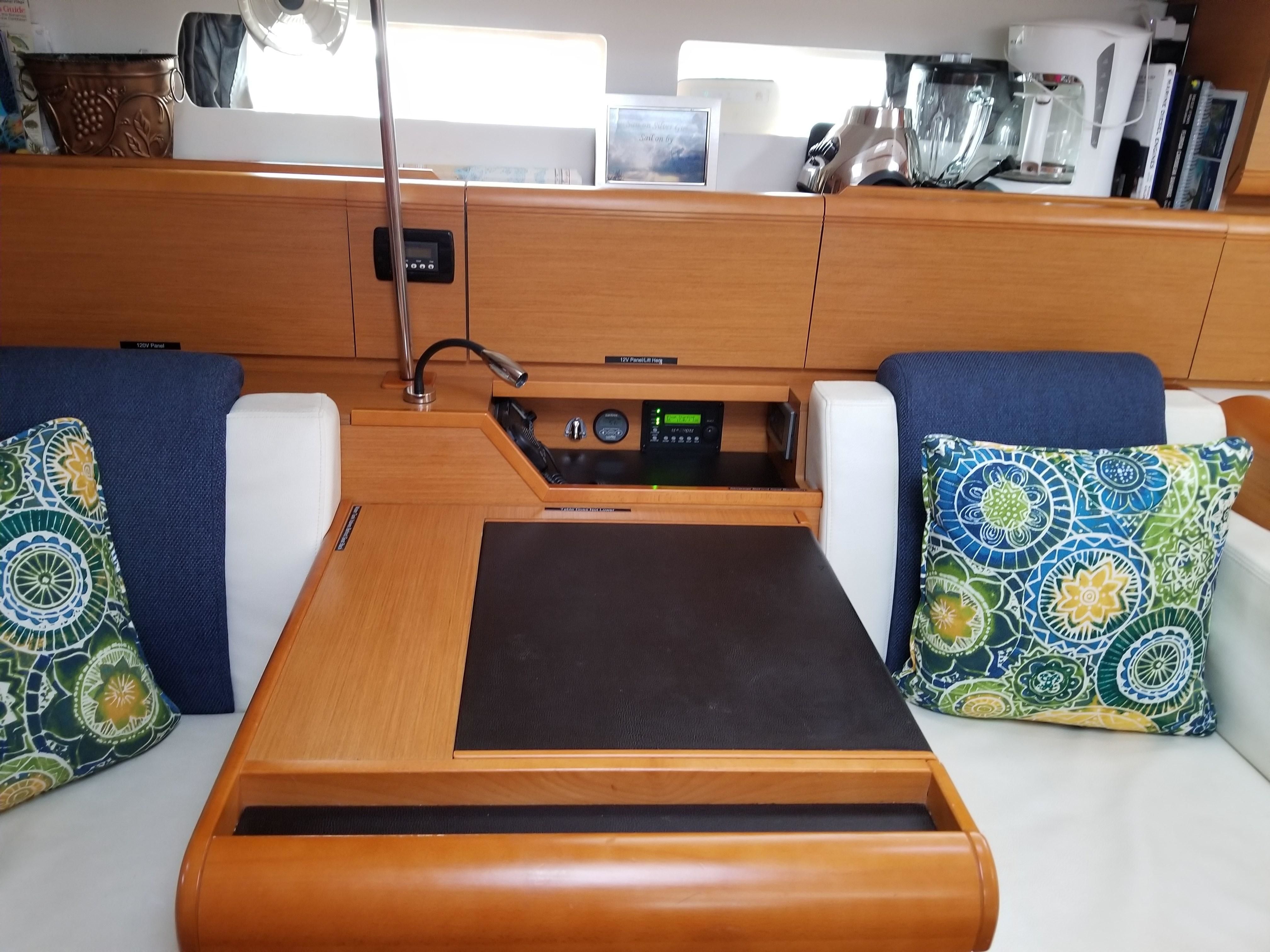 Jeanneau 469 | Silver Girl