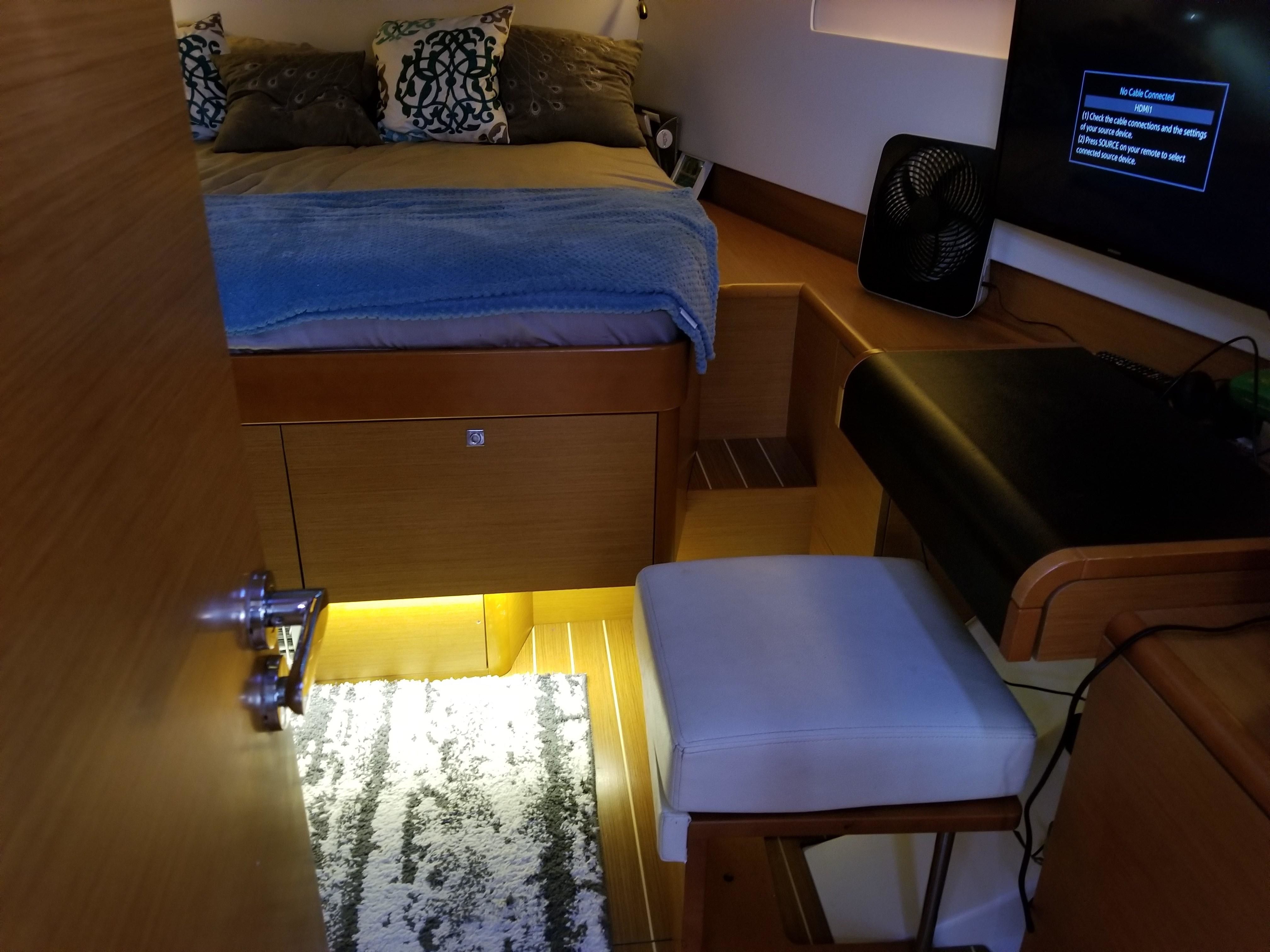 Jeanneau 469 | Silver Girl