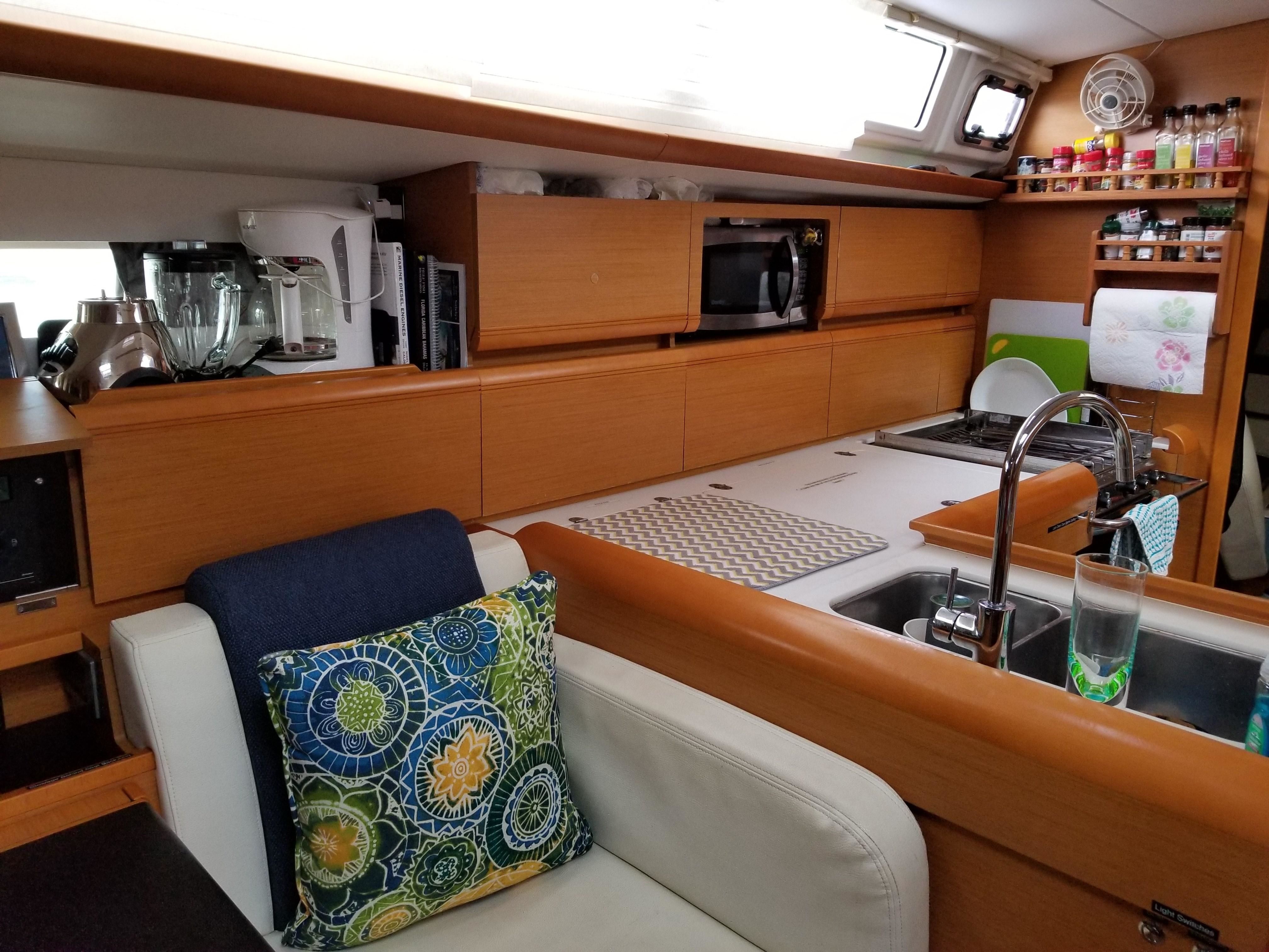 Jeanneau 469 | Silver Girl