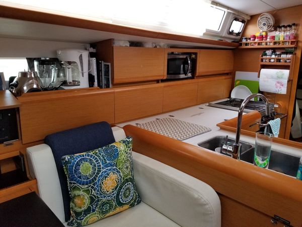 Jeanneau 469 | Silver Girl