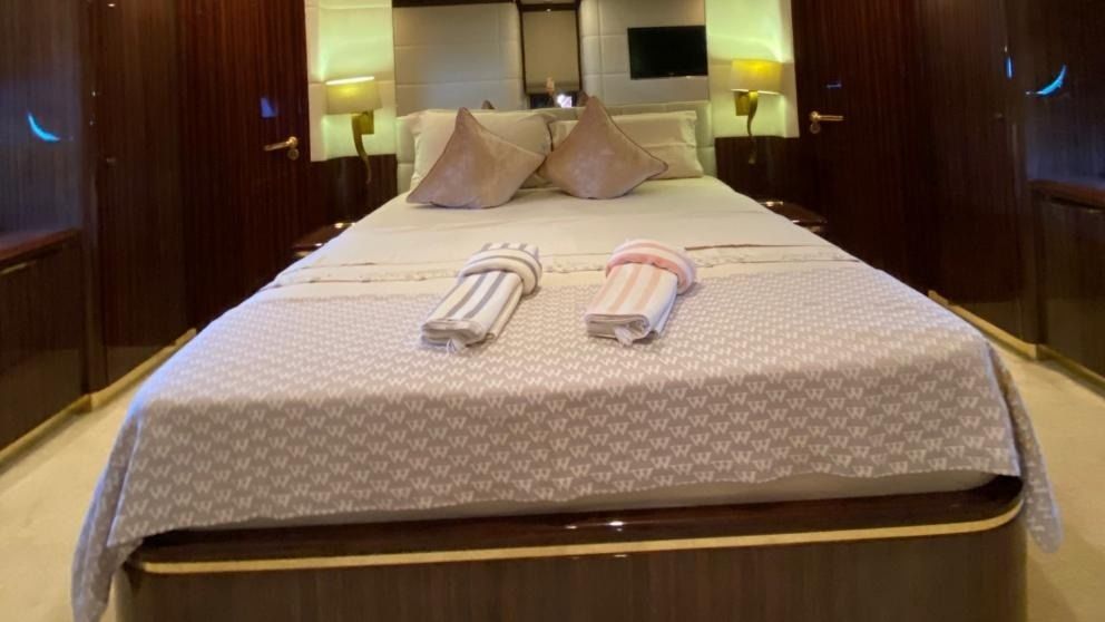 Leopard 105 | White Pearl